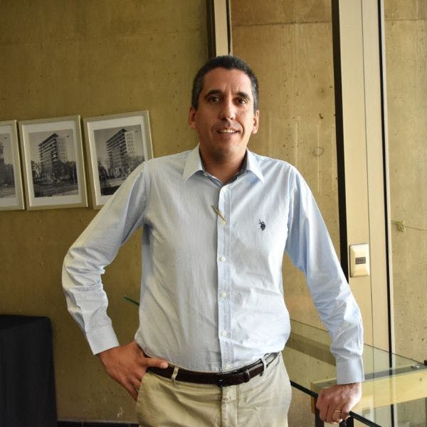 Álvaro Vial por los efectos económicos de las crisis de las constructoras
