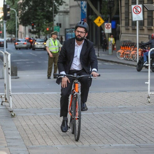 Una cualidad inusual: El Profesor Peralta repasa la historia de autoridades cercanas a la ciudadanía en nuestra historia