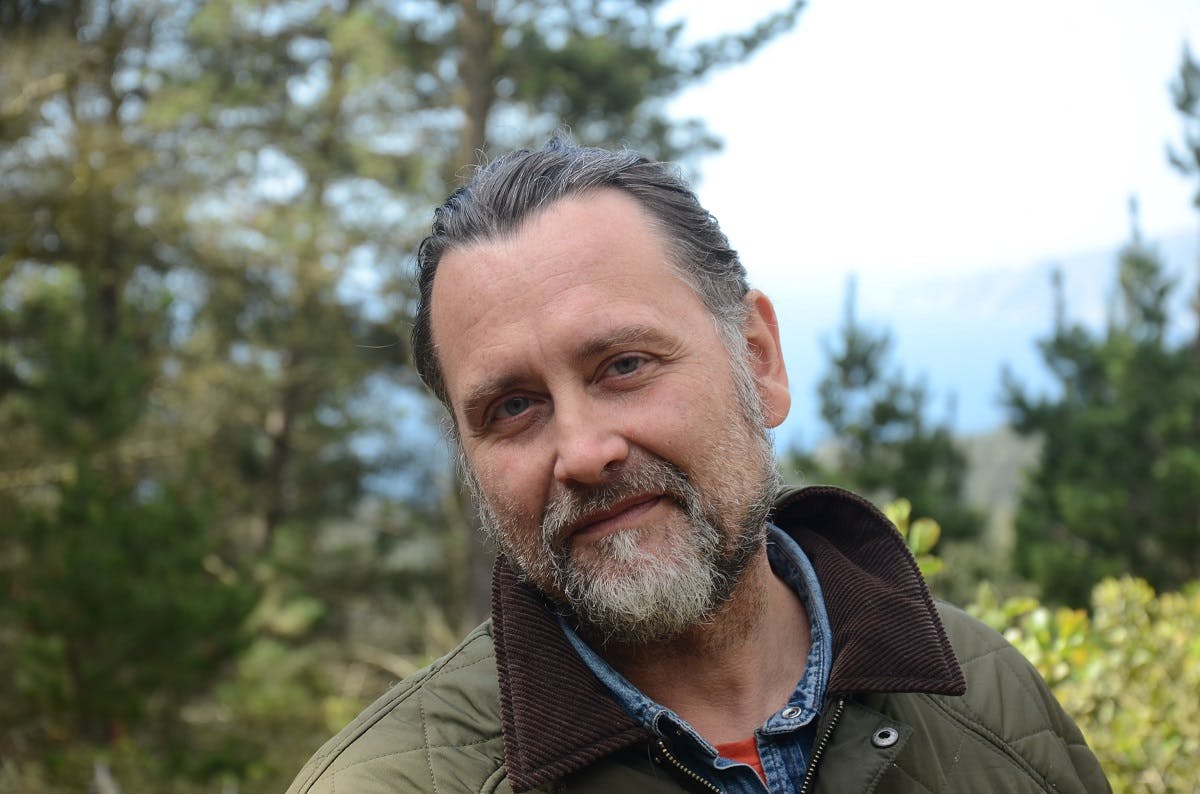 04/11 Carlos Tromben y su nueva novela “Guía para hacer un complot”