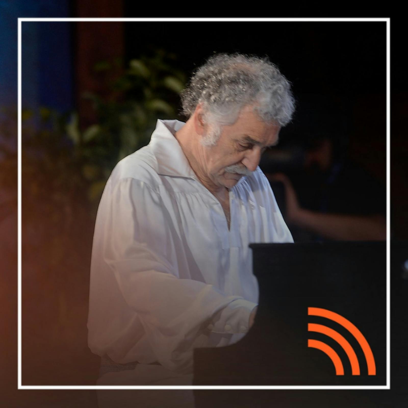 La historia de Claudio Parra, el célebre e histórico pianista de Los Jaivas