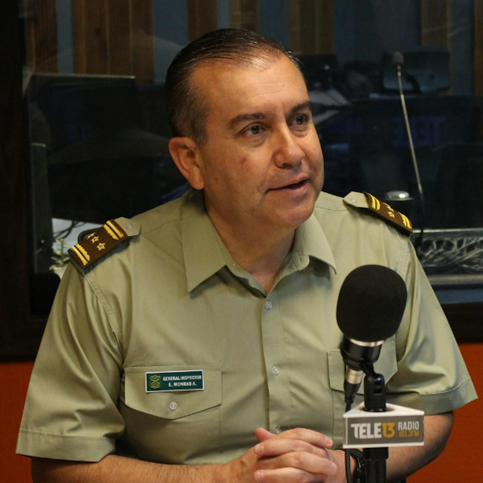 General Monrás por violencia en liceos emblemáticos: “Post estallido cambiamos nuestros protocolos de actuación (...) y eso ralentiza la acción para poder detener” episode artwork