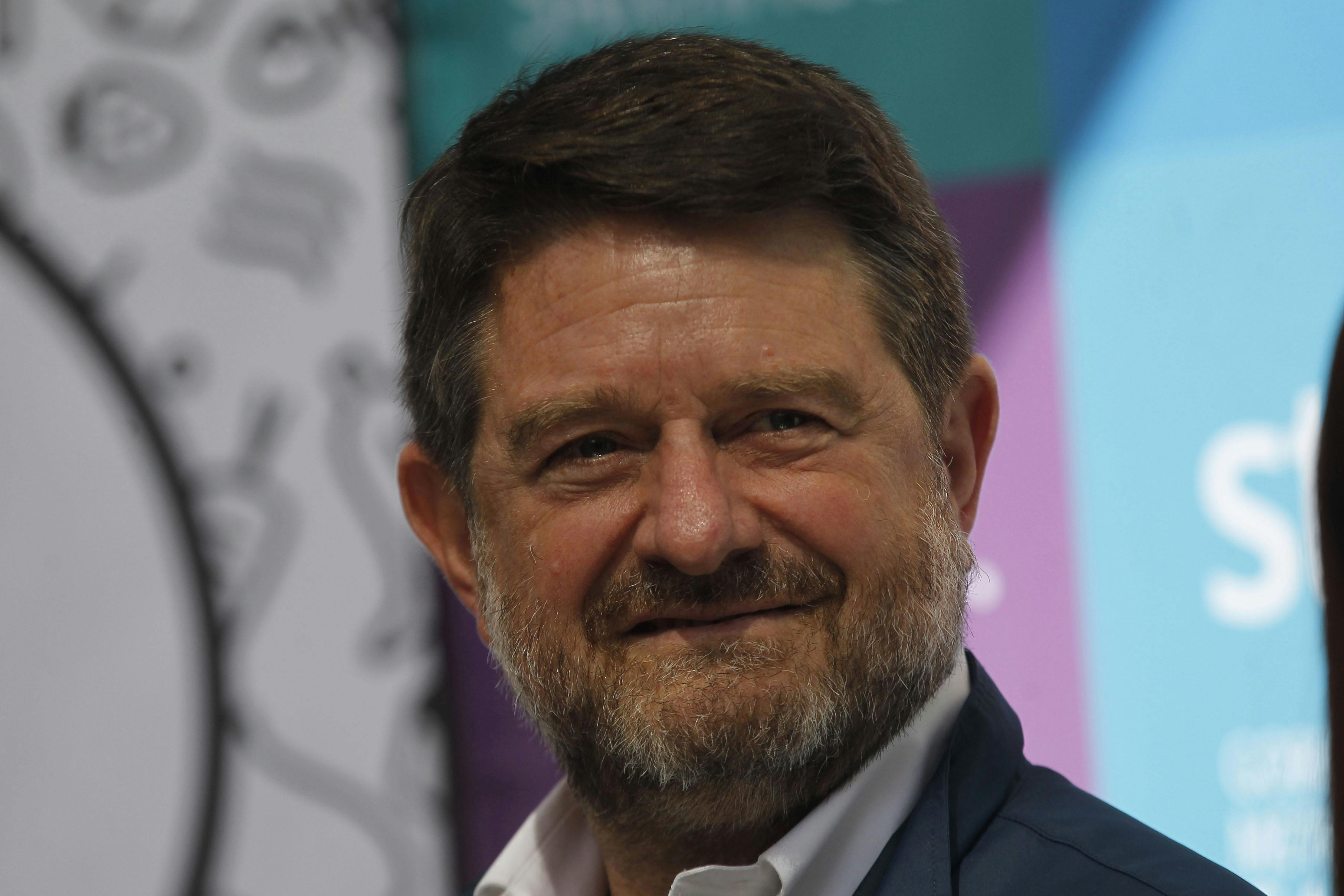 1/12 Gobernador Claudio Orrego y el comercio ambulante en Santiago