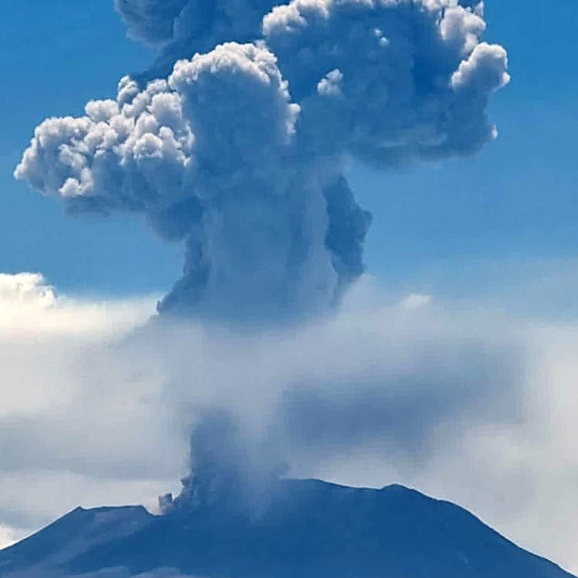 Geofísico por pulso eruptivo del Volcán Láscar: No hay tanta gente expuesta, pero igual es uno de los 12 volcanes más riesgosos de Chile