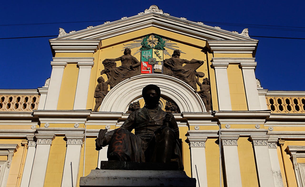 Sajuria por tesis de la U. de Chile: Es mediocre en términos académicos, pero también peligroso en términos de la justificación de la pedofilia