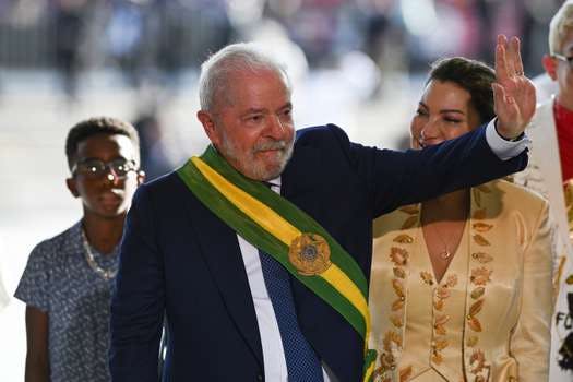 Investigador UC: “Brasil tiene un escenario complejo para avanzar con una agenda radical”