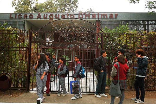 05/01 Jefa de UTP del Liceo Augusto D'Halmar por sumario al Director.