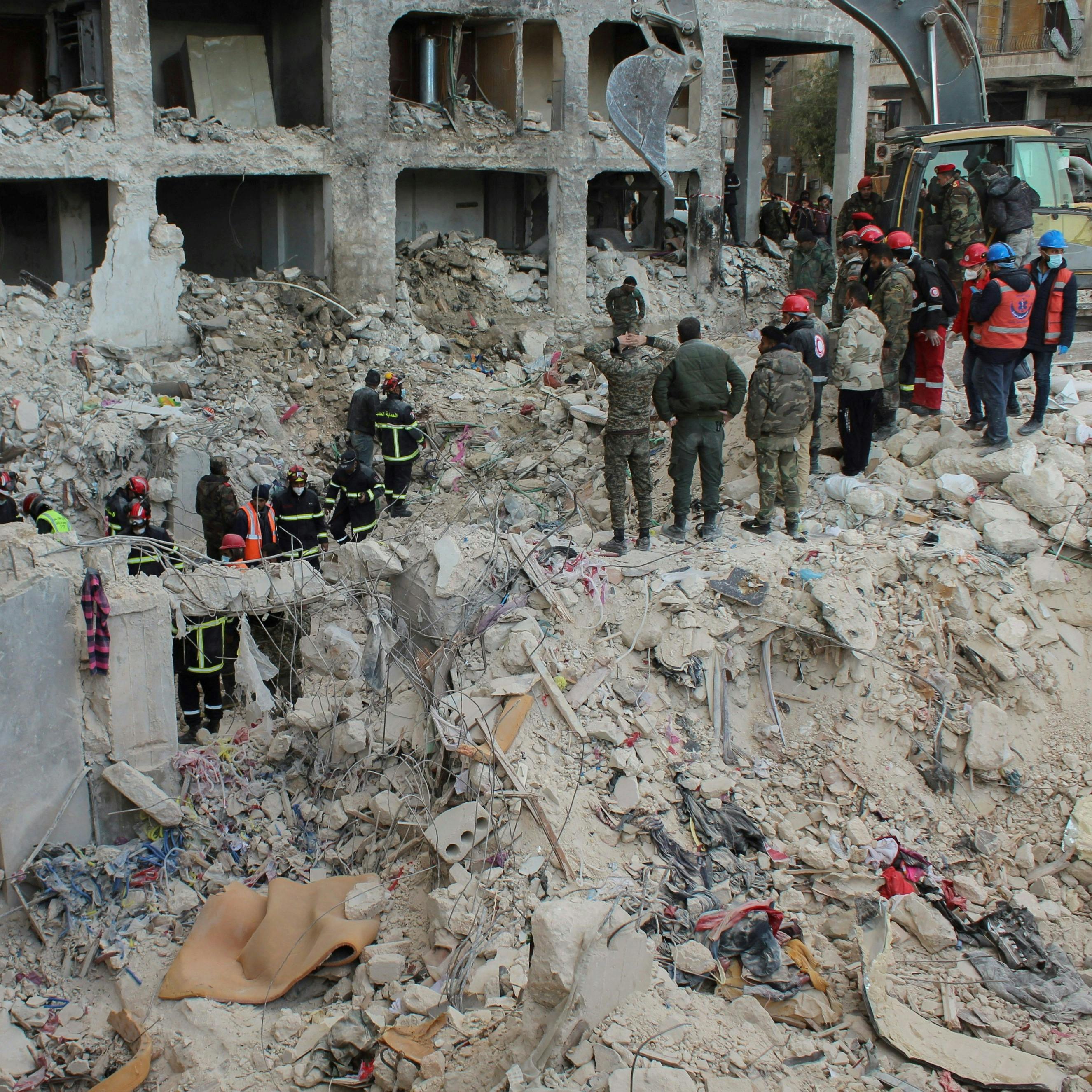  Corresponsal de T13 en Turquía por terremoto: La cifra de muertos va a seguir aumentando porque la esperanza de encontrar gente viva es casi un milagro