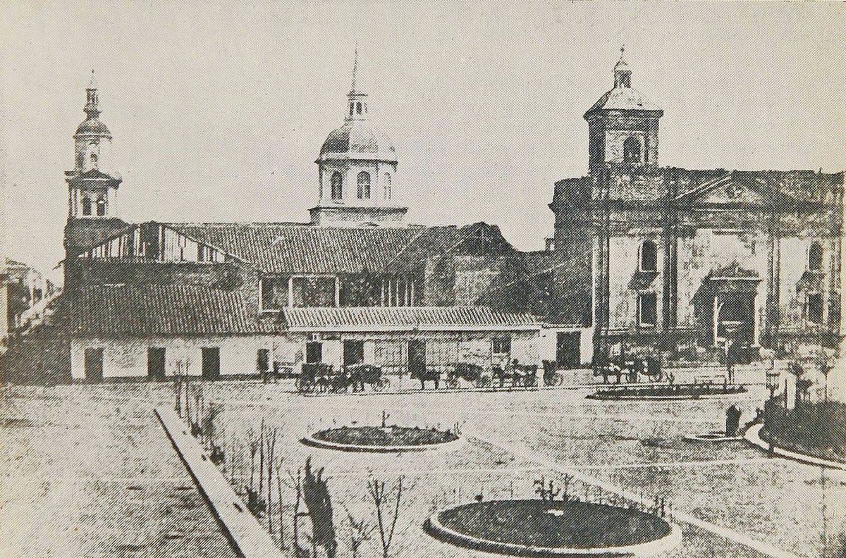 La Clase del Profesor Peralta: Hay una tradición antiquísima de comercio y comercio popular en la Plaza de Armas