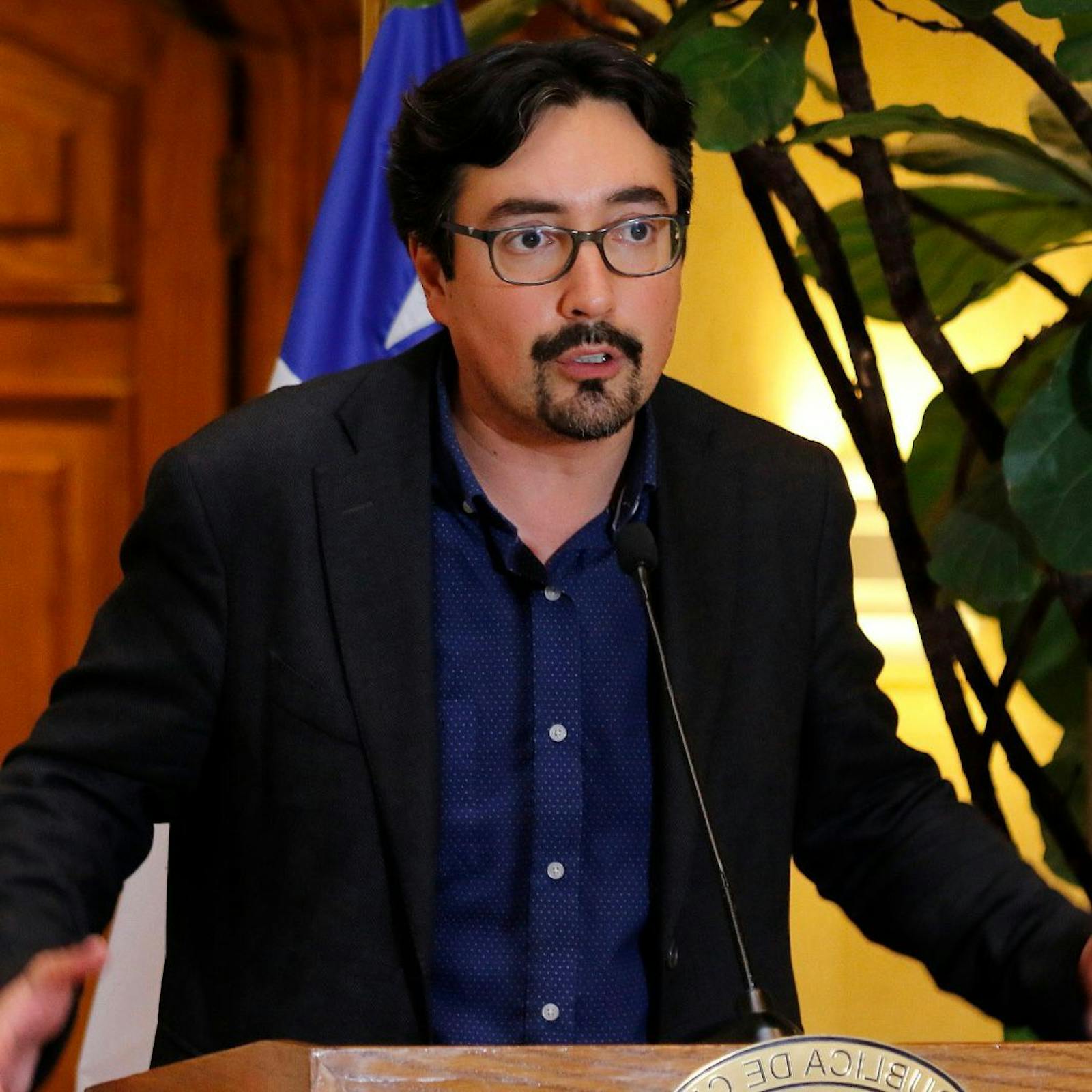 Senador Latorre (RD) y presiones de la UDI por reformas: “Me preocupa poco el tono por los medios, me interesa más como votan” episode artwork