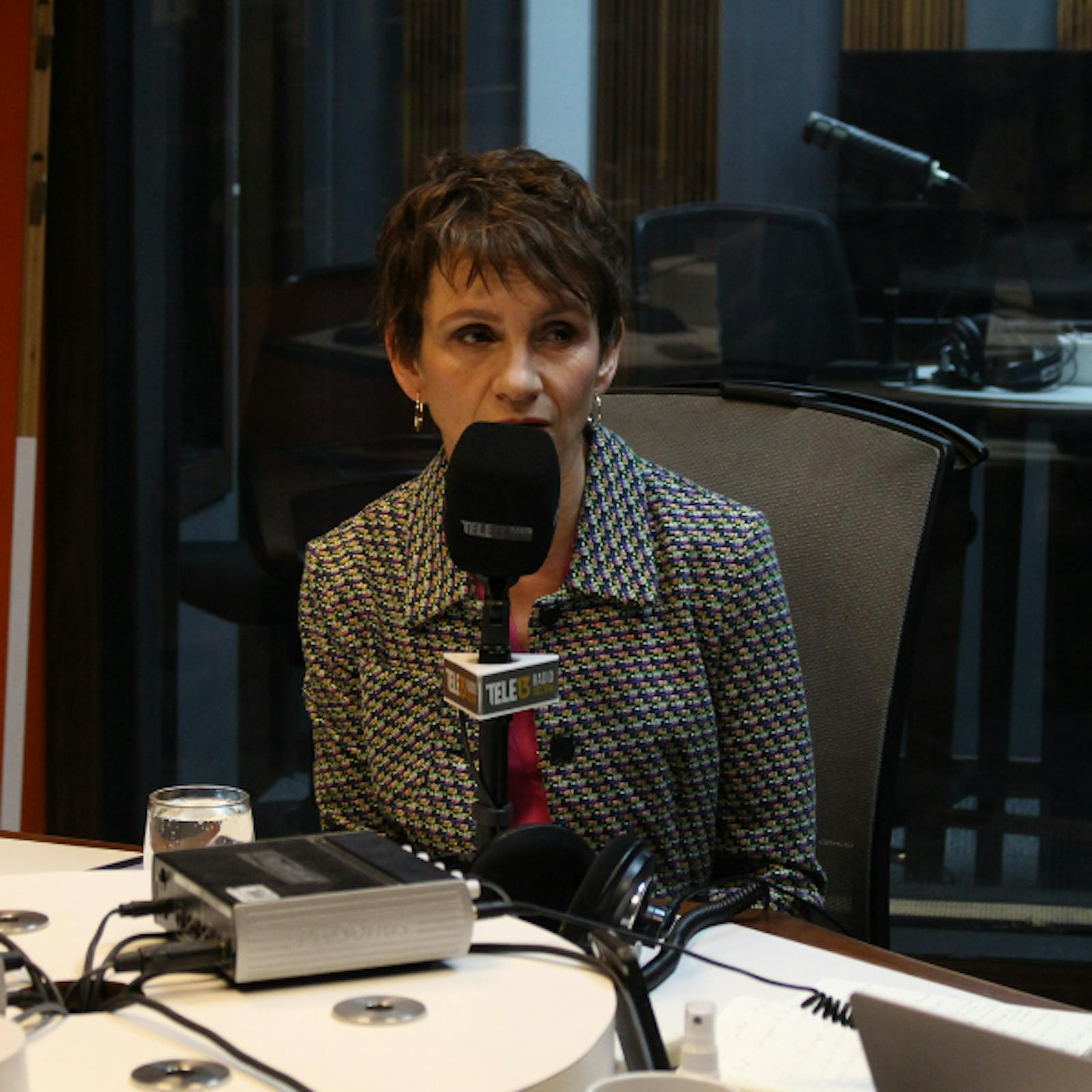 Ministra Carolina Tohá: "Hay que hacer ajustes para enfrentar un 2023 donde es necesario tener un timón fuerte para que la economía no se debilite" episode artwork