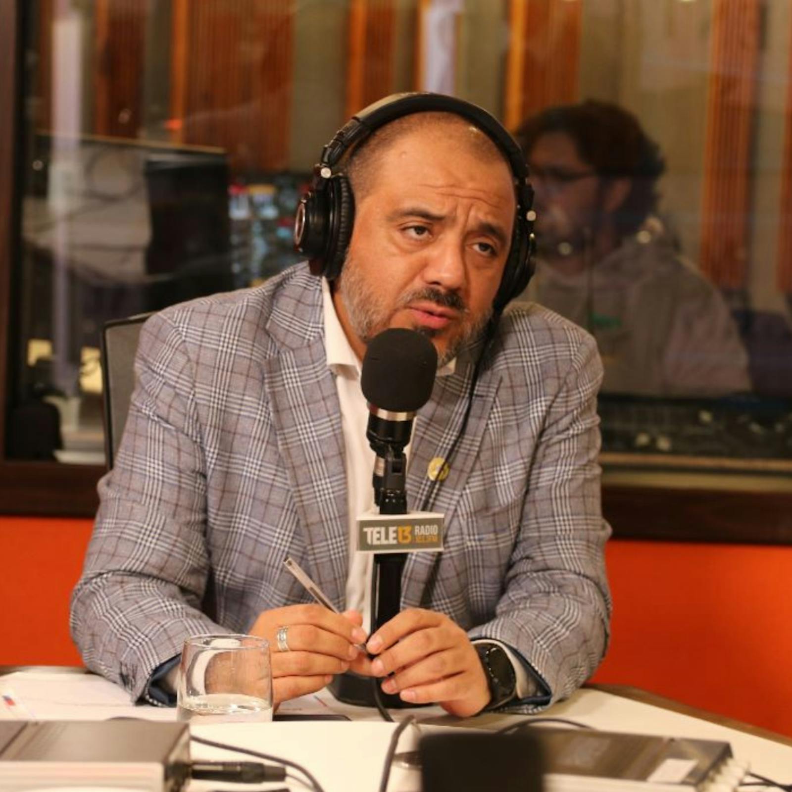 Ministro Ávila por violencia escolar: “Las amenazas con bombas y esas cosas han ocurrido siempre” episode artwork