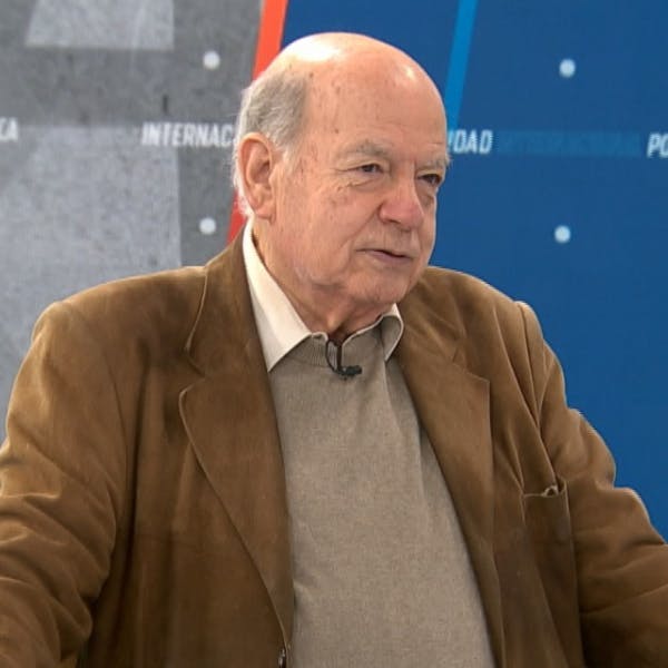 Senador Insulza (PS): El Presidente Boric tiene que deliberar bien cuándo se mete en la coyuntura porque él conduce, pero no tiene que andar en la batalla todos los días”