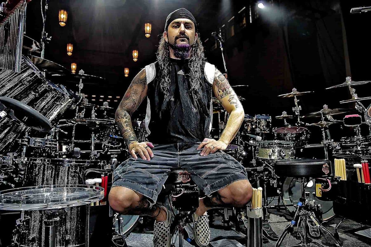 El primer baterista que te marcó fue...