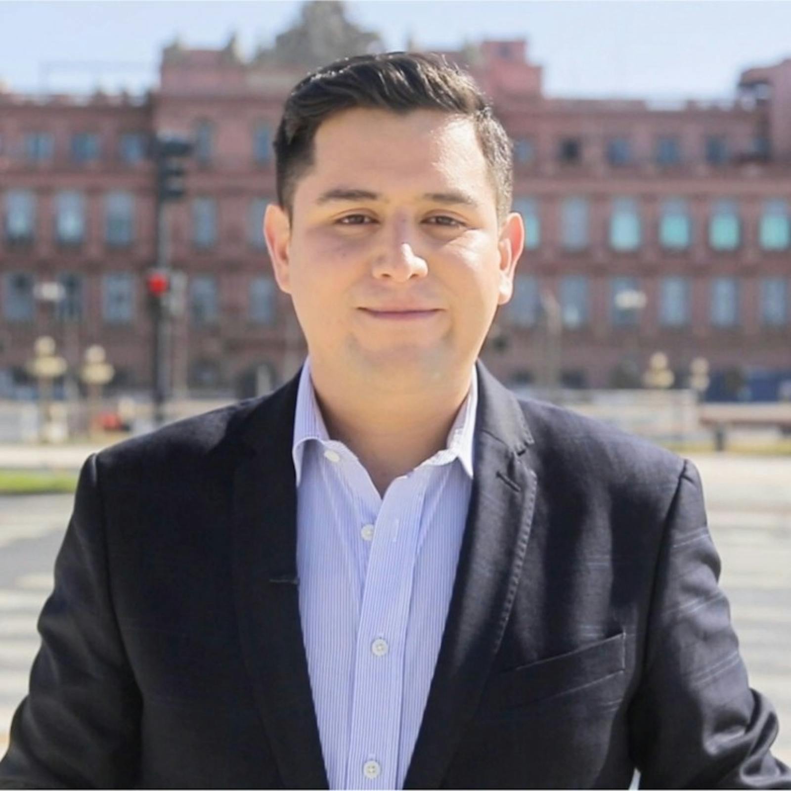 Periodista desde Argentina: "Hay muchos argentinos que no pueden ahorrar por eso prefieren gastar el dinero ahora, no pueden invertir" episode artwork