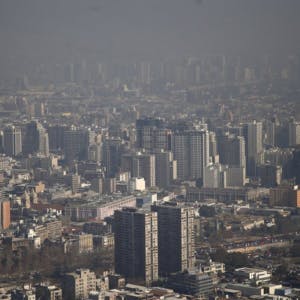 Académico CEDEUS por primera alerta ambiental para la R.M.: “Hay una tendencia general a la reducción de la contaminación atmosférica en las ciudades de Chile”