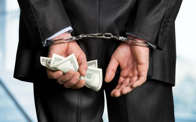 Abogado Jaime Winter se refiere a ley que endurece penas por delitos económicos.