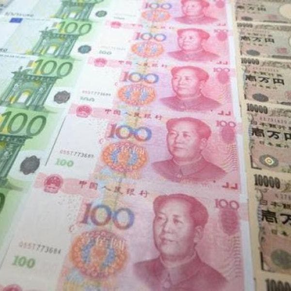Académico U. Finis Terrae por influencia del yuan: “En el mercado de bienes de consumo, China es una potencia, pero a nivel de mercados financieros lo es Estados Unidos”