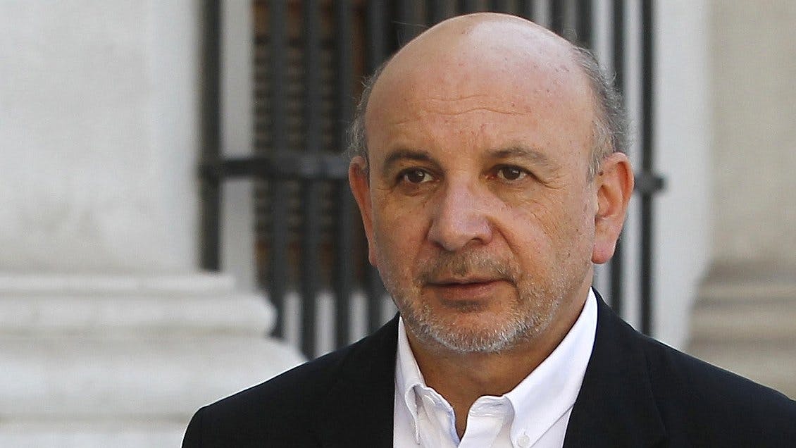 Senador Juan Luis Castro se refirió a situación de las Isapres