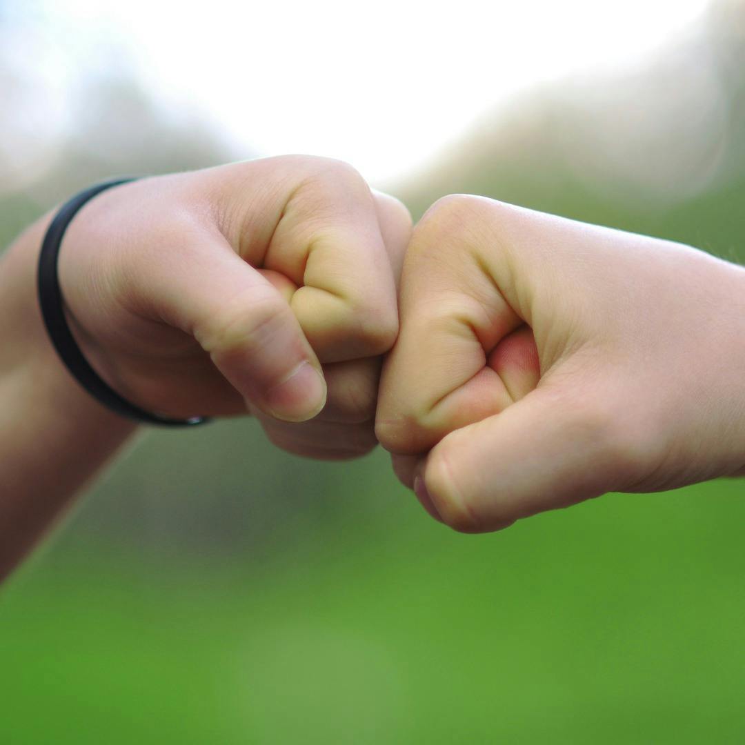 La baja constante de la amistad masculina