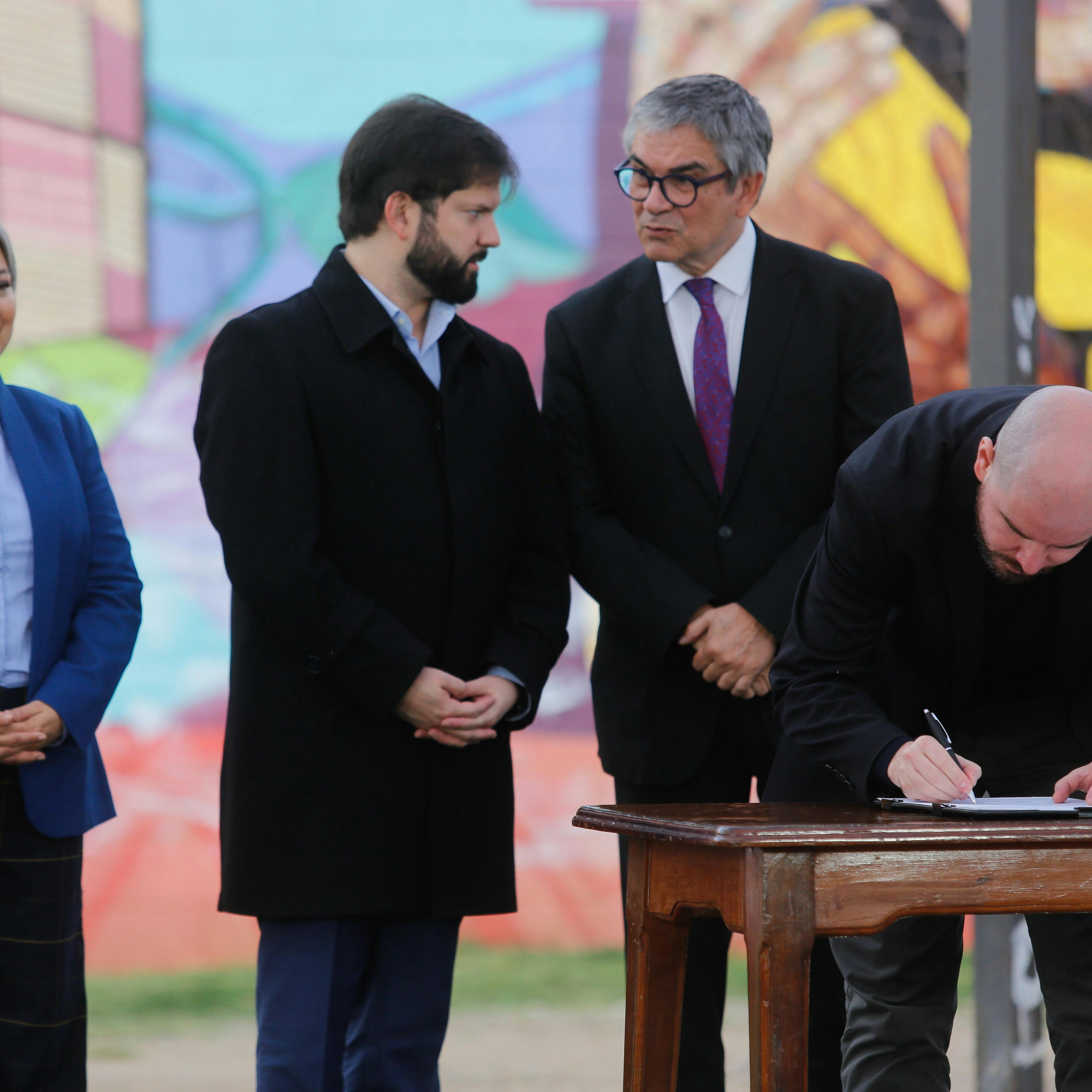 Davor Mimica por Democracia Viva: Salvo que haya un milagro negociador, este caso de aparente corrupción puede haberle puesto la lápida final a la reforma tributaria
