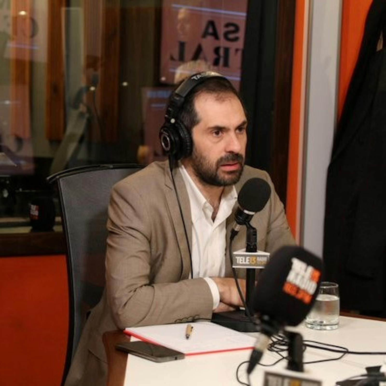 Ministro de Economía por dichos de Boric sobre el capitalismo: “Es una expresión política, muy honesta, pero nada tiene que ver con la ejecución del programa político y económico del Gobierno” episode artwork