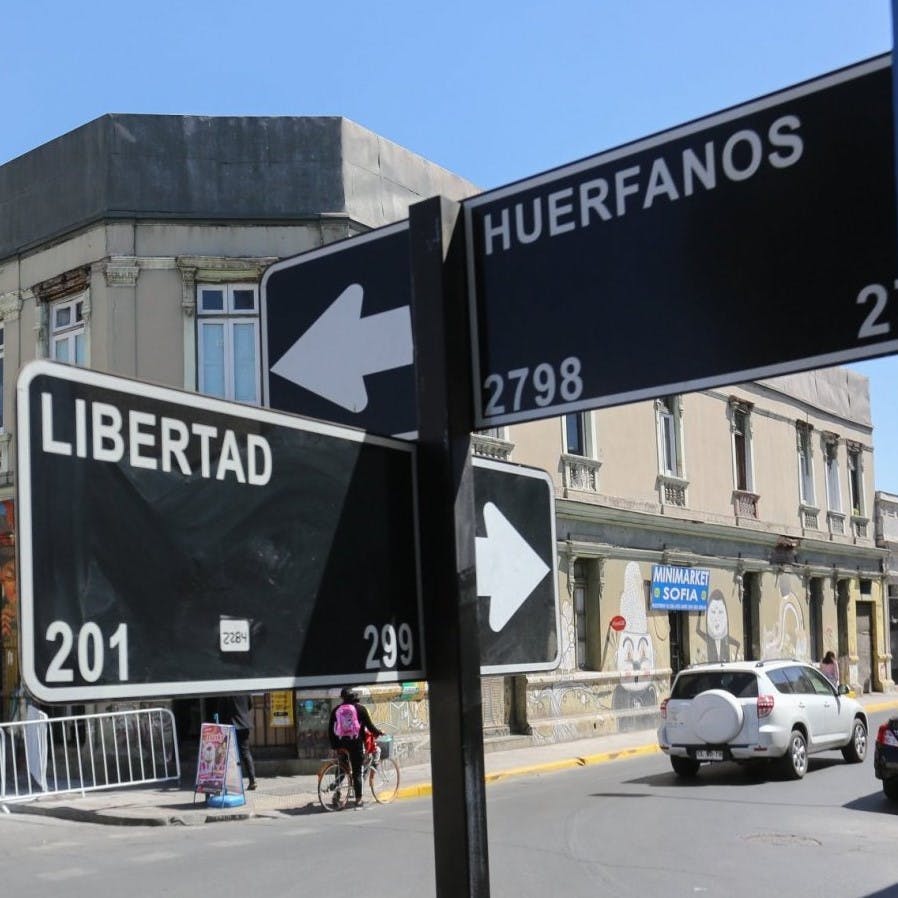 ¿Se cambiará el nombre de algunas calles de Santiago?