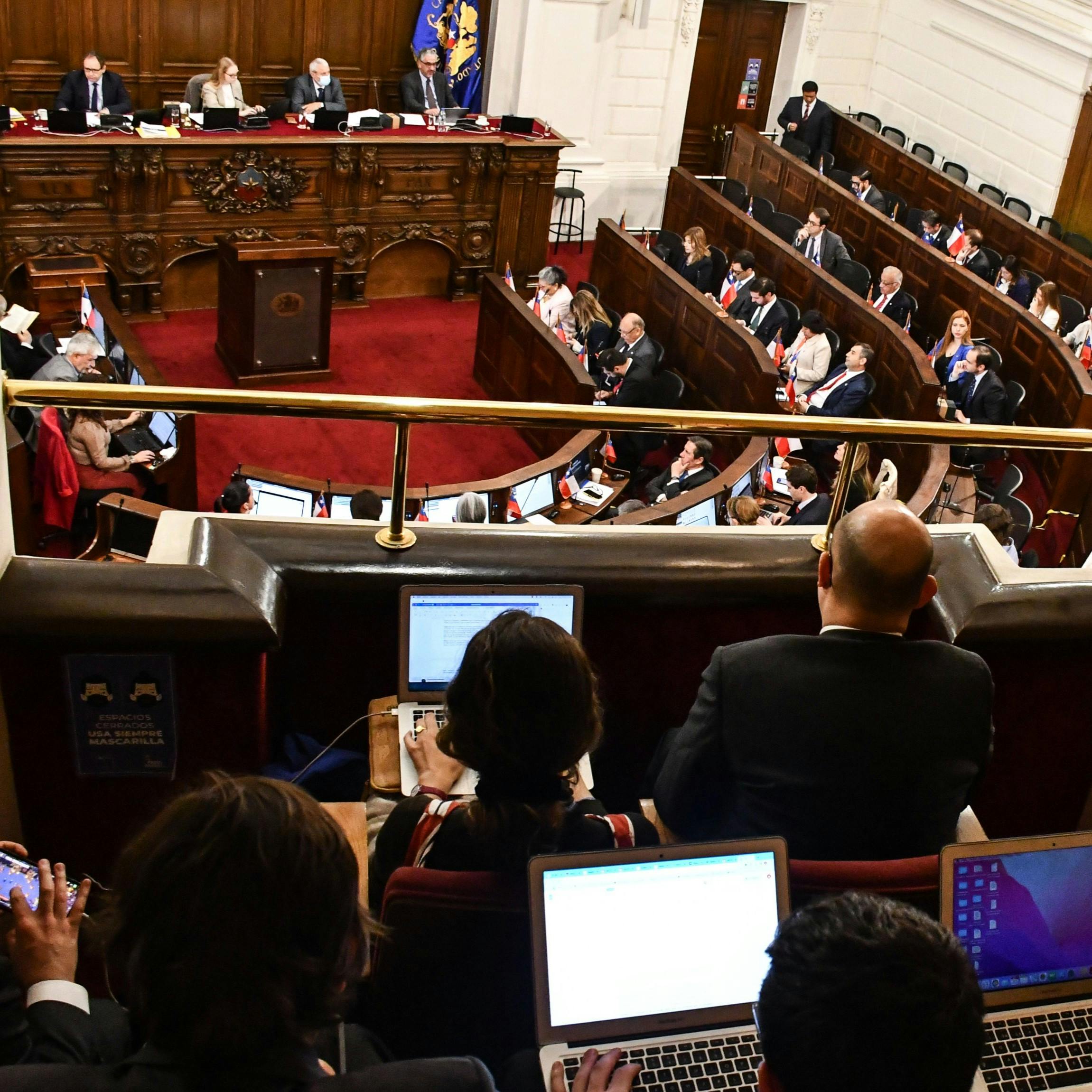 Viera Gallo y Hube por los puntos más polémicos de la propuesta de nueva constitución 