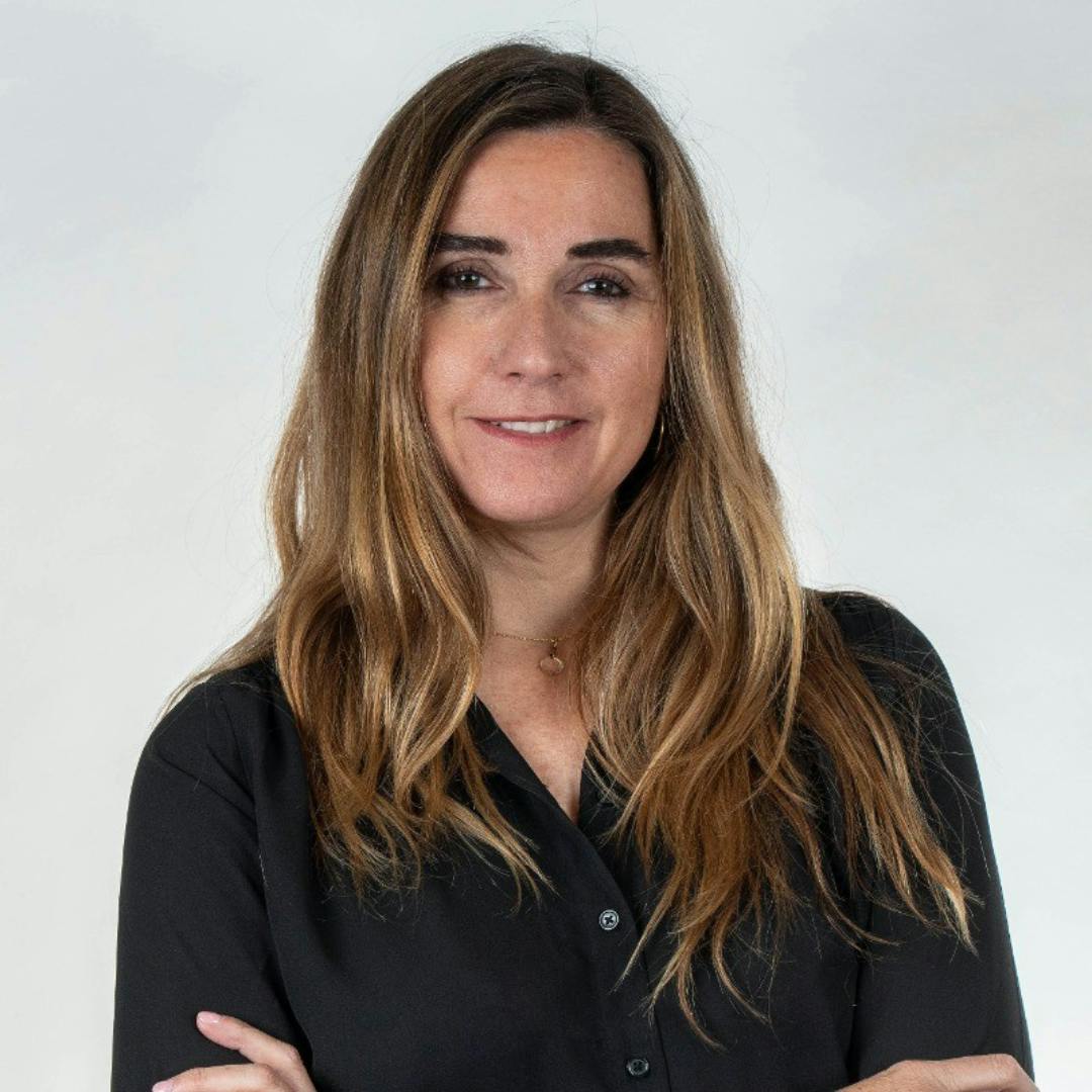 Isabel Plá nos recomienda la artista emergente, Tatiana Briceño Lagos, que se dedica al collage analógico. 