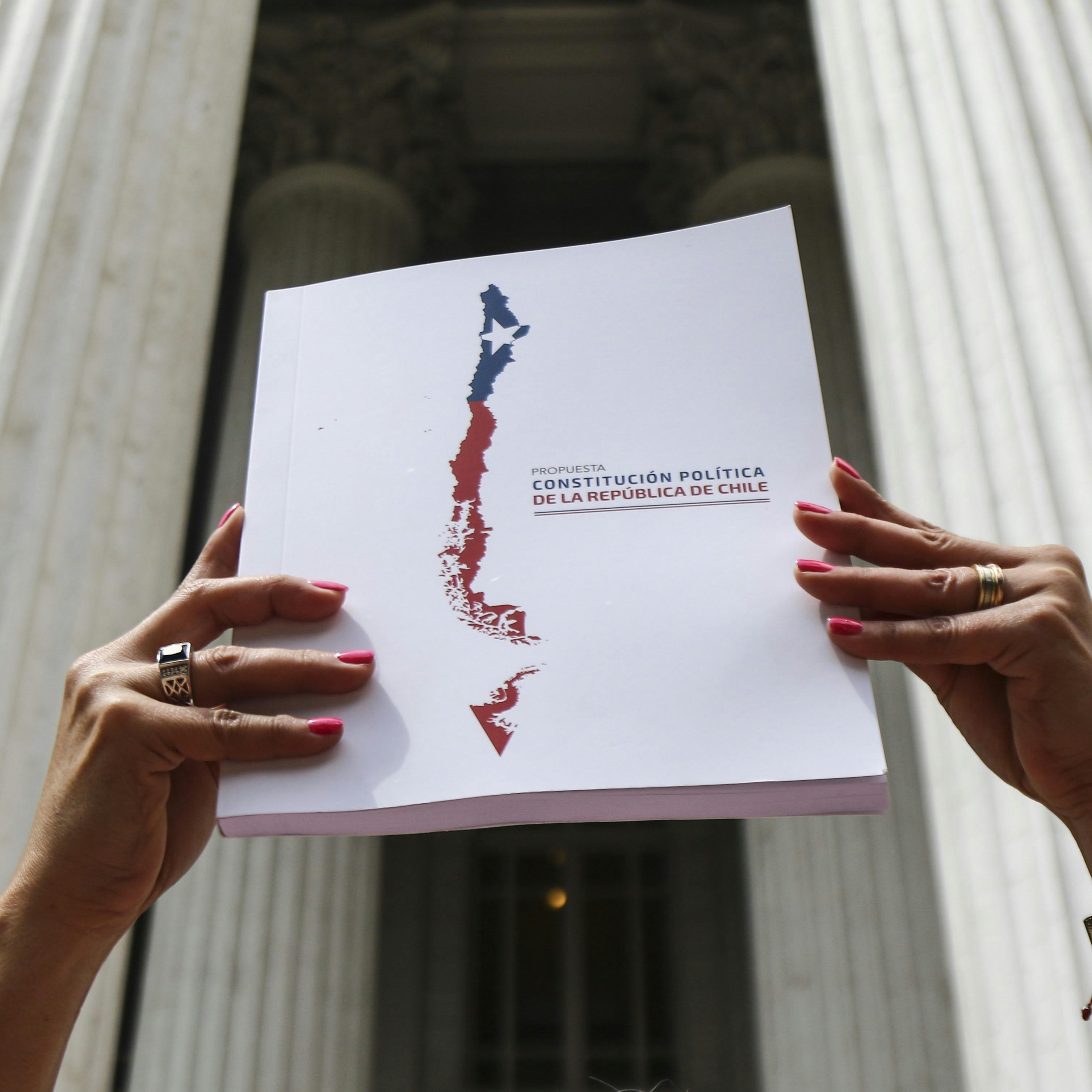 Pilar Cuevas y Magaly Fuenzalida por cómo quedaron los derechos de las mujeres en la propuesta de nueva constitución      