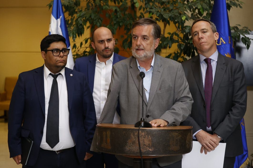 Entrevista | Diputado Undurraga y AC a ministro Montes: “No estoy de acuerdo con que haya habido falta a la probidad, es responsabilidad política”