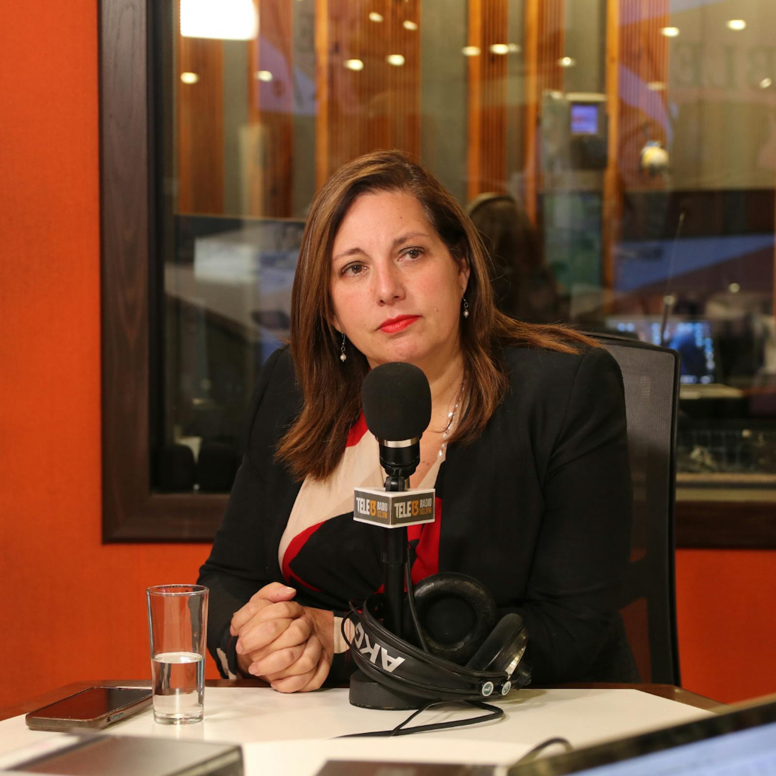Senadora Vodanovic (PS): “Es súper complejo tener tantos municipios involucrados en tantos casos de corrupción” episode artwork