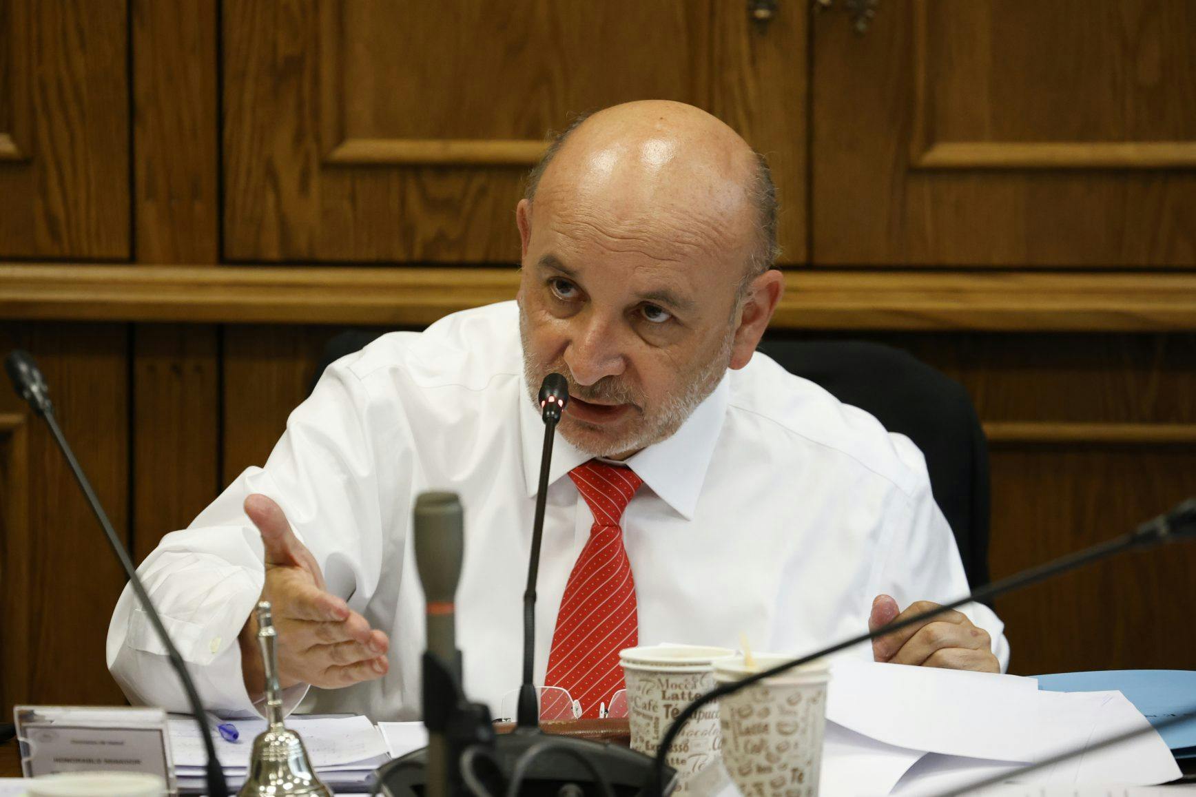 Entrevista | Senador Castro y comisión mixta por isapres: “Las diferencias son grandes”