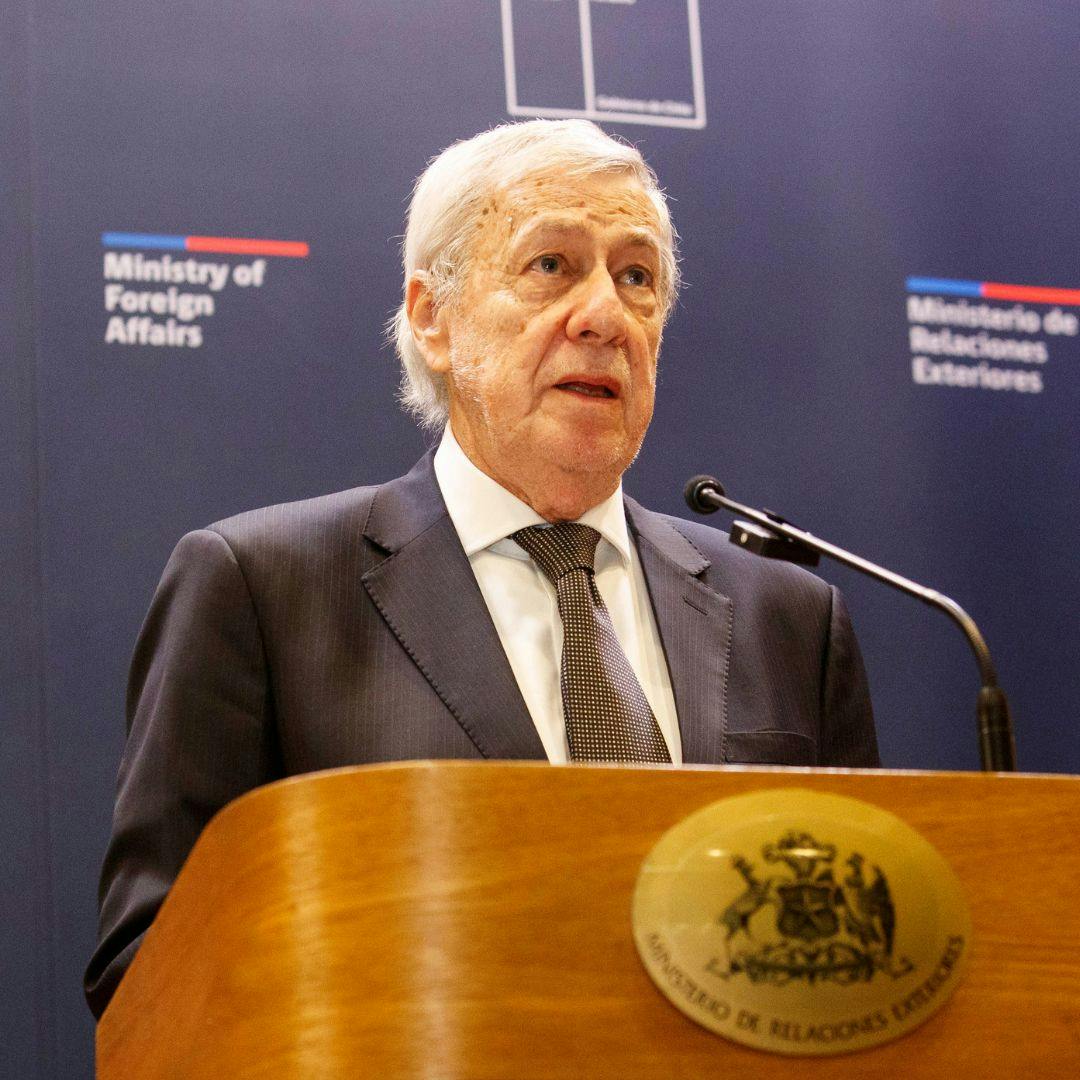 Canciller van Klaveren por continuidad del embajador Velasco: “Esperamos que no haya otro error”