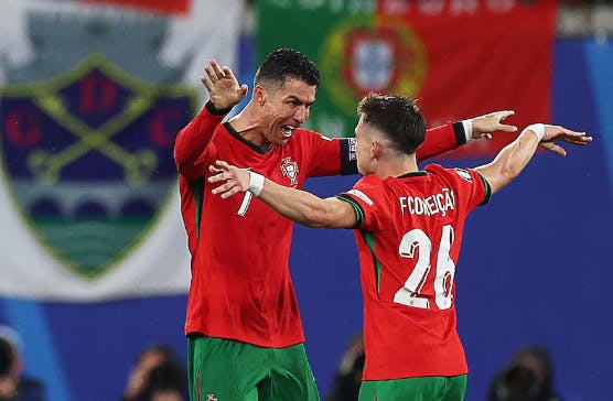 Historias de la Euro: Crisitiano Ronaldo, de jugar con el inolvidable Sérgio Conceição a celebrar con su hijo Francisco Conceição