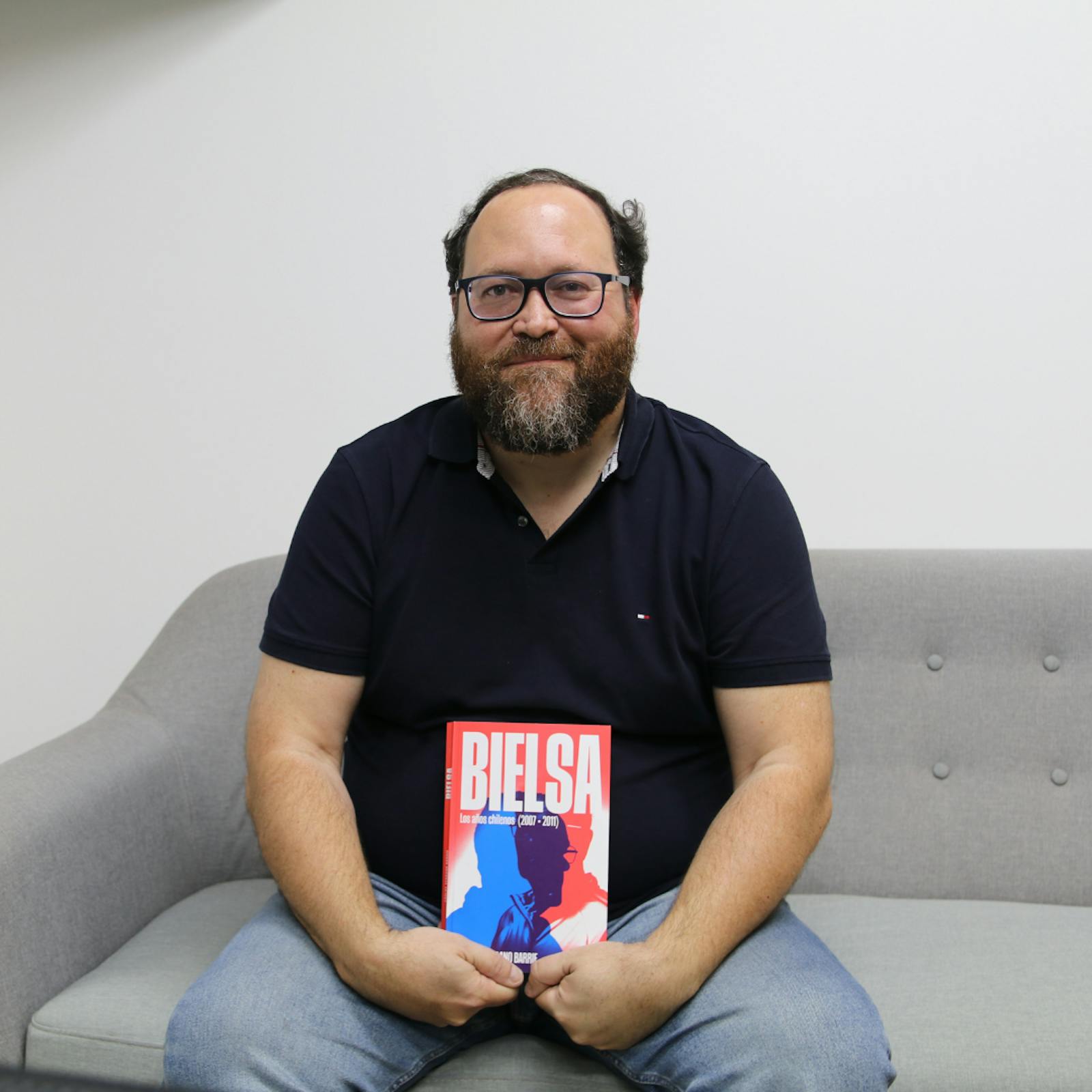 Entrevista a Carlos Serrano por su libro "Bielsa en los años chilenos"