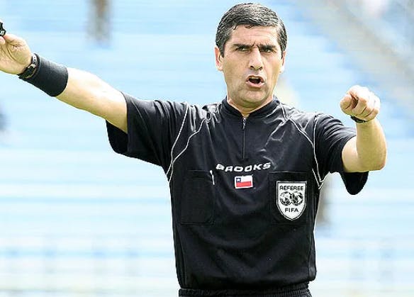 Carlos Chandía: No es que hayan arreglos, pero pesa más la camiseta argentina que la chilena. El VAR no me convence. Me gusta el fútbol como se jugaba antes