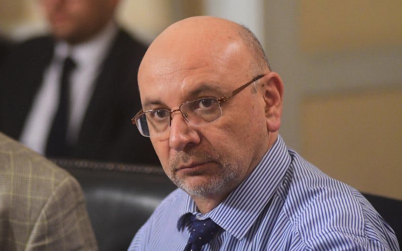 Senador Juan Luis Castro abordó el anuncio de ampliación de subsidios por alza de tarifas eléctricas. 