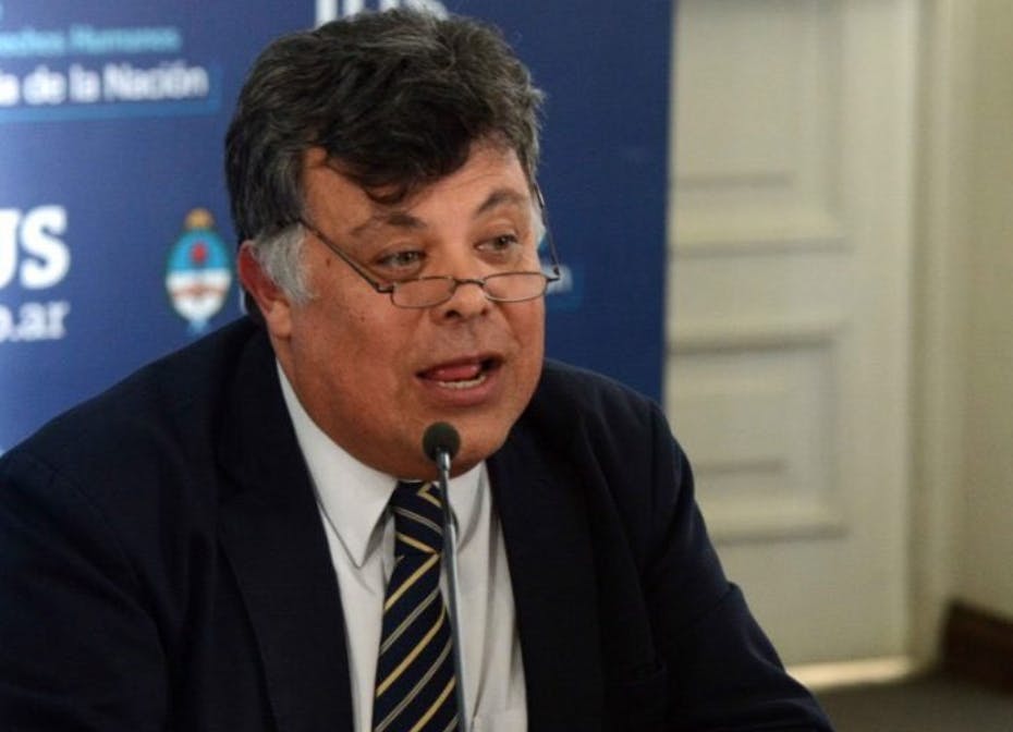 Abogado y académico de derecho UDP por legítima defensa: Yo creo que uno estando en su casa tiene derecho a defenderse con cierta amplitud