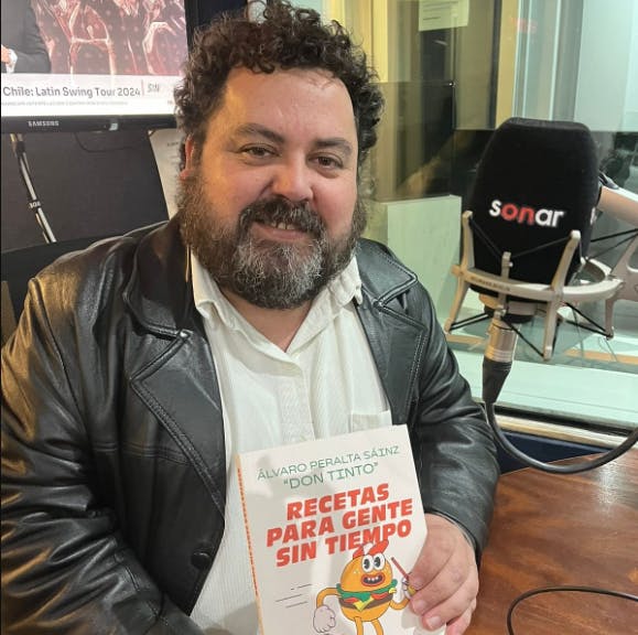 Álvaro Peralta, el popular "Don Tinto", nos cuenta sobre su nuevo libro "Recetas para gente sin tiempo"