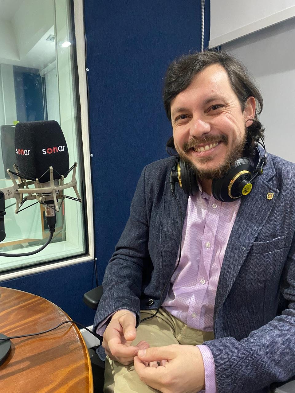 Experto en energía eléctrica: A todos nos subieron las tarifas para que las distribuidoras nos paguen las compensaciones 