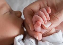  Activista por derechos maternales: Extender el postnatal permite a las madres poder decidir estar con sus hijos