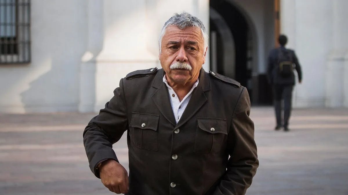 Carlos Caszely: Creo que Gareca debería seguir hasta el final. El capitán se tiene que hundir con su barco