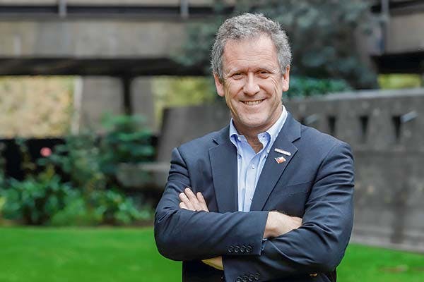 Entrevista | Ministro de Transportes por quién quemó el Metro: ”Me parece imposible que haya sido espontáneo” 