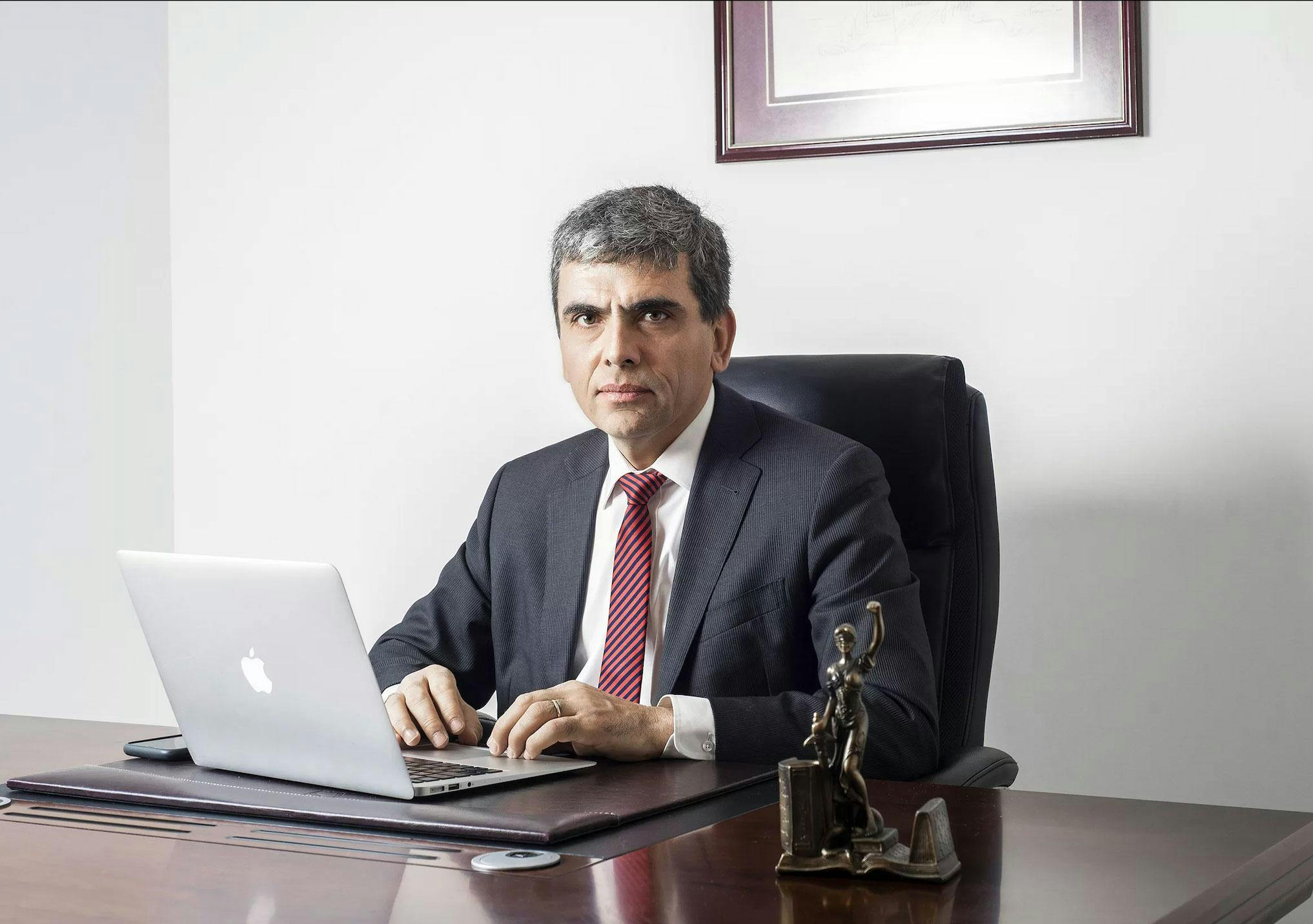 Carlos Gajardo dice que el delito más grave que enfrenta Monsalve es el de violación y que “de comprobarse la pena sería una privación efectiva” de 15 años