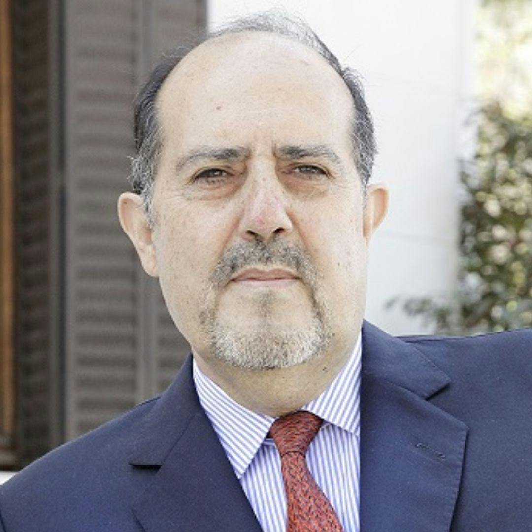 Exsuperintendente de Salud por devolución de excedentes isapres: “Los factores de riesgo que se le aplicaban a los viejos eran muy superiores”
