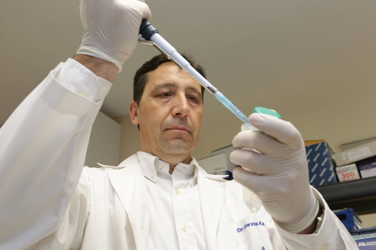 Dr Alexis Kalergis: Chile fue pionero en Latinoamérica de implementar el uso de un anticuerpo contra el virus sincicial