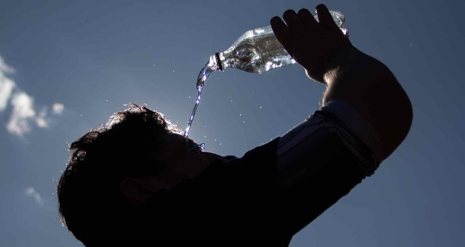 Experta en cambio climático y olas de calor: Es importante hidratarse y tener buen acceso a un baño