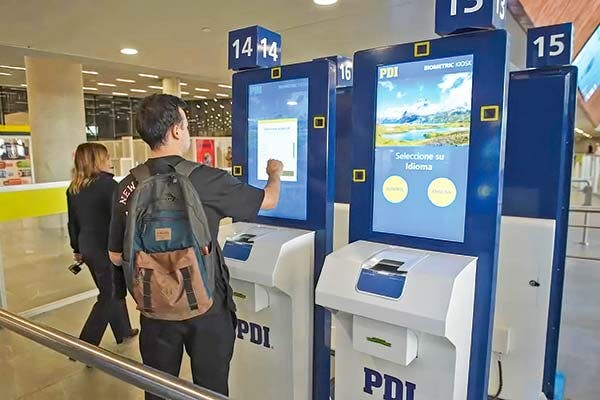 Subgerente de Aeropuerto Nuevo Pudahuel: Ojalá se sigan las tendencias internacionales para agilizar trámites