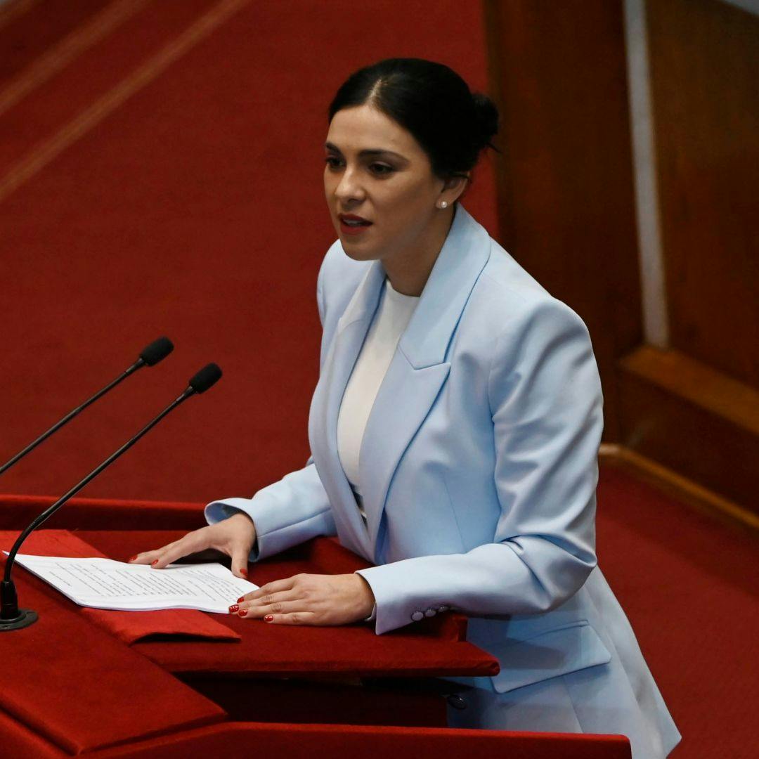 La trama china que complica a la diputada Cariola