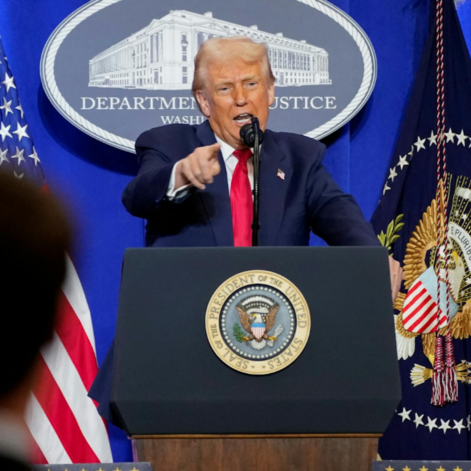 Los peligros de la guerra comercial de Donald Trump episode artwork